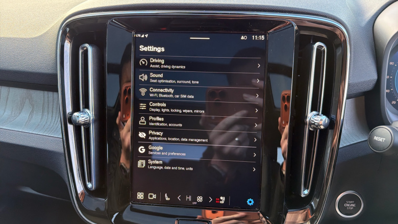 Volvo XC40 2.0 B3P Ultra Dark 5dr Auto Petrol Estate